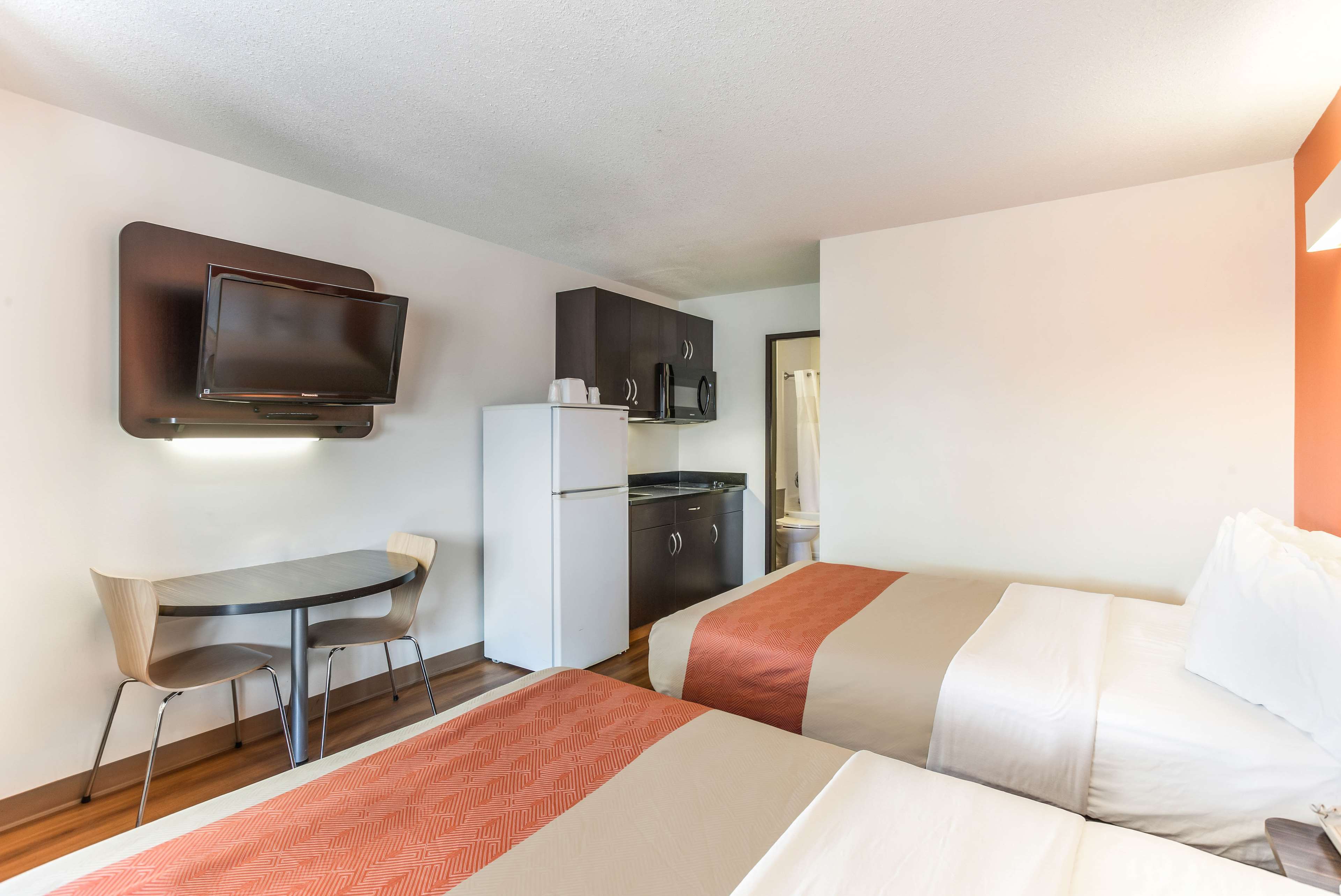 Motel 6 Lethbridge, AB