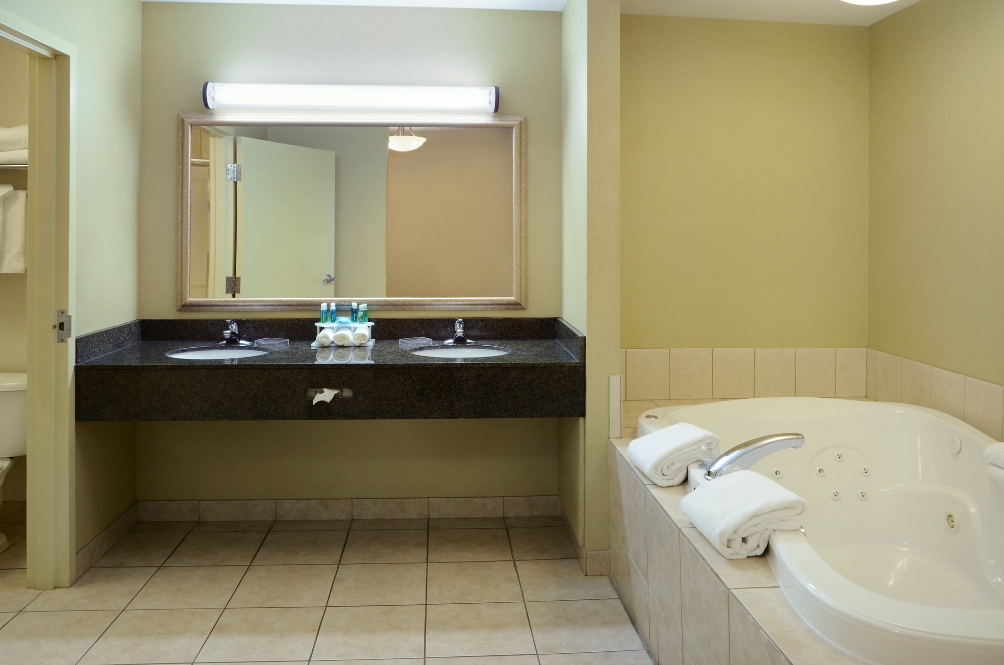 Holiday Inn Express & Suites Medicine Hat Transcanada Highway 1