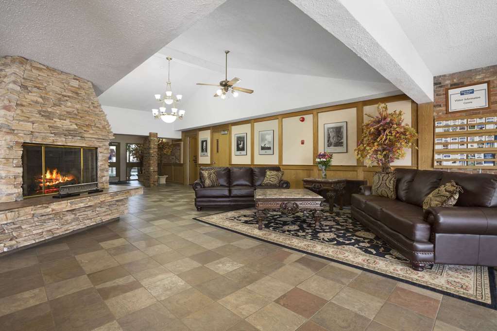 Clarion Pointe