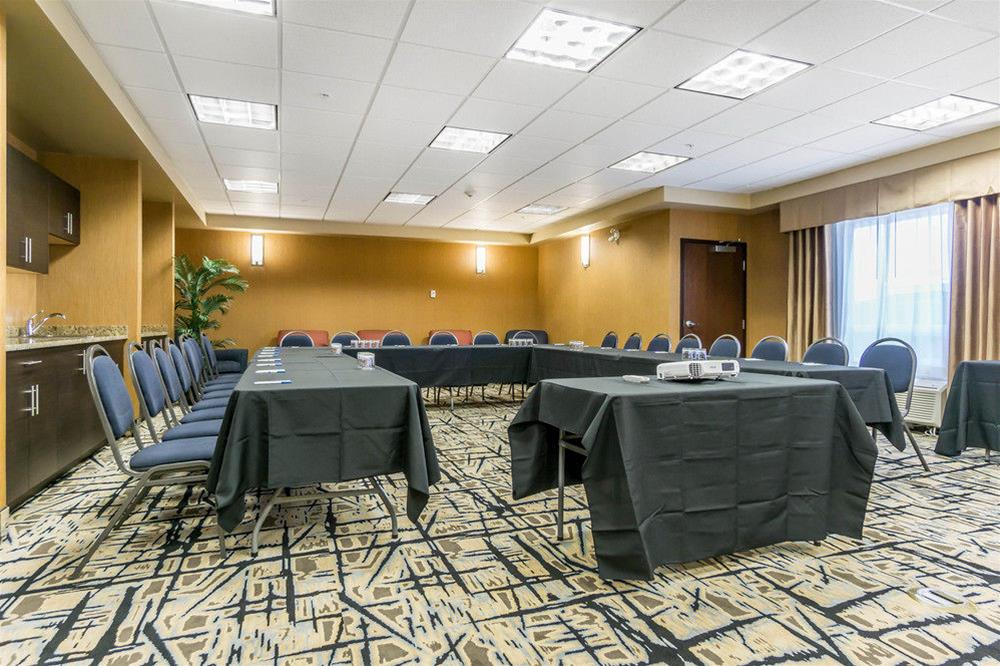 Comfort Inn & Suites Edmonton International Airport