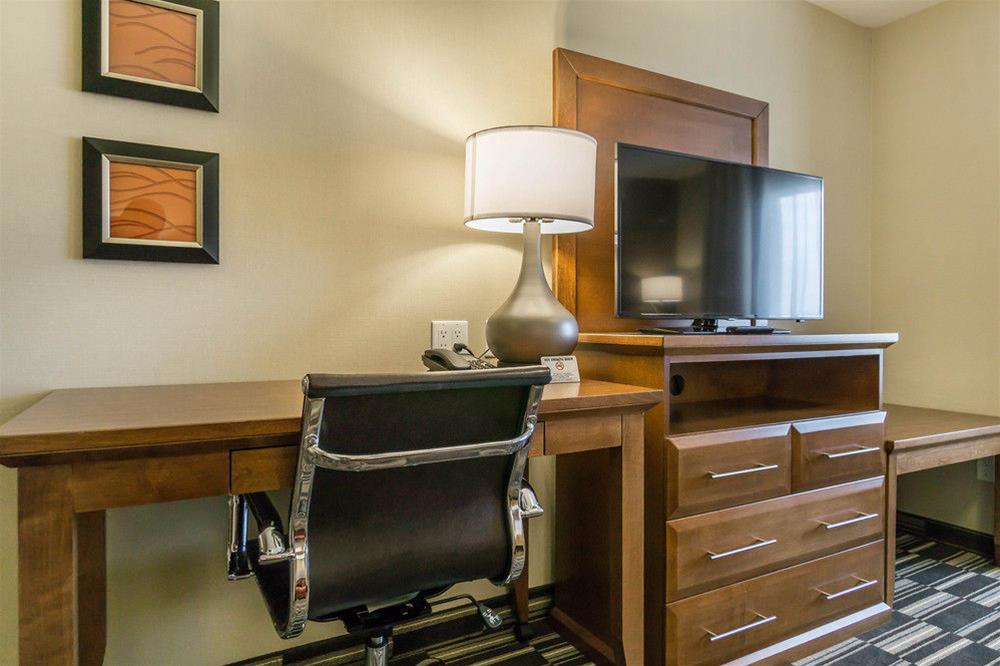 Comfort Inn & Suites Edmonton International Airport