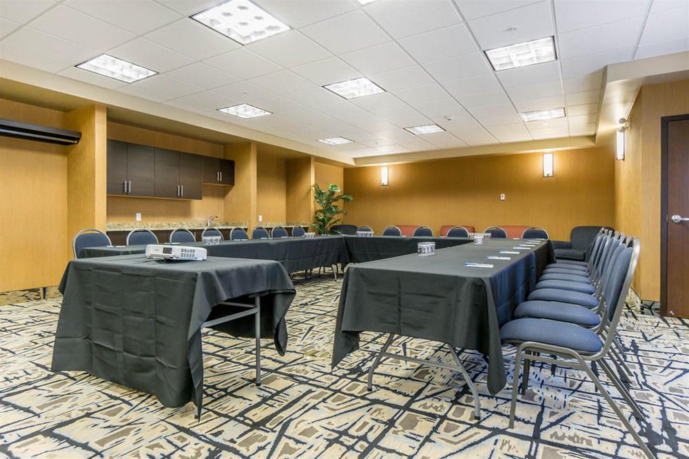 Comfort Inn & Suites Edmonton International Airport