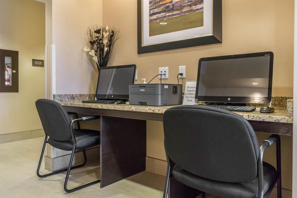 Comfort Inn & Suites Edmonton International Airport
