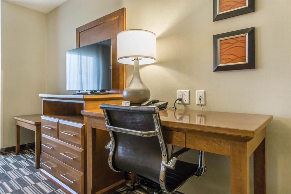Comfort Inn & Suites Edmonton International Airport