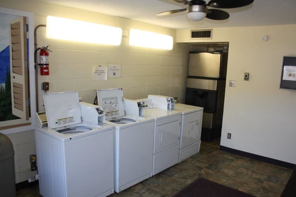 Best Canadian Motor Inn Peace River