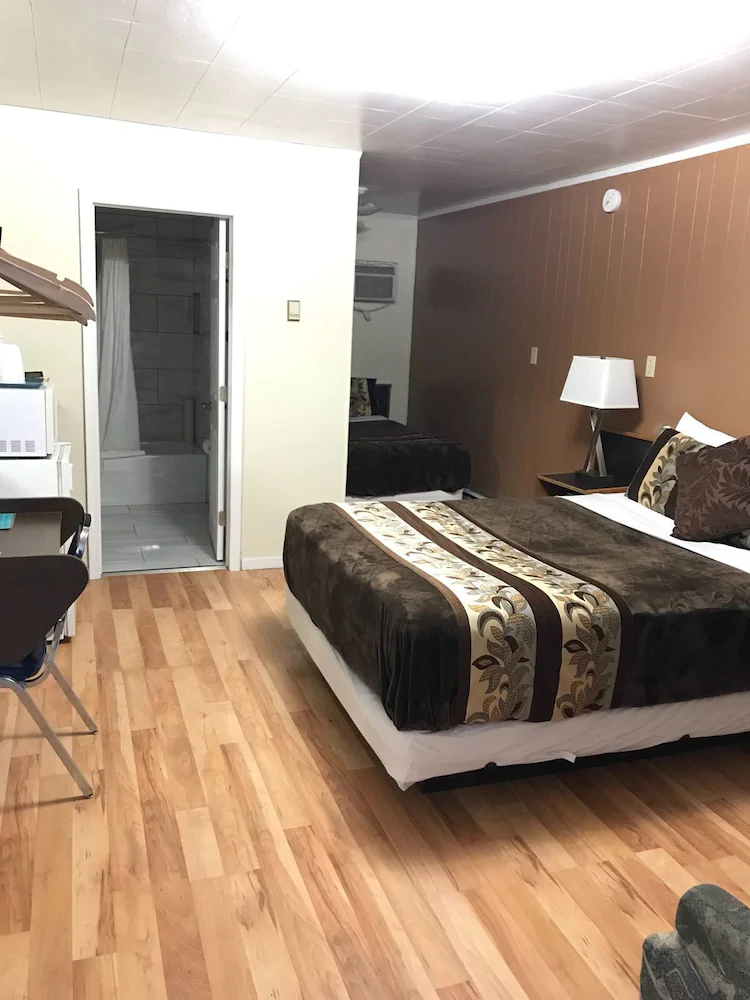 Parkway Motel