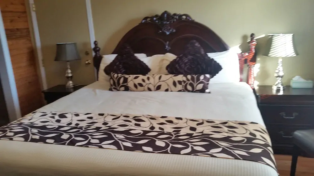 Parkway Motel