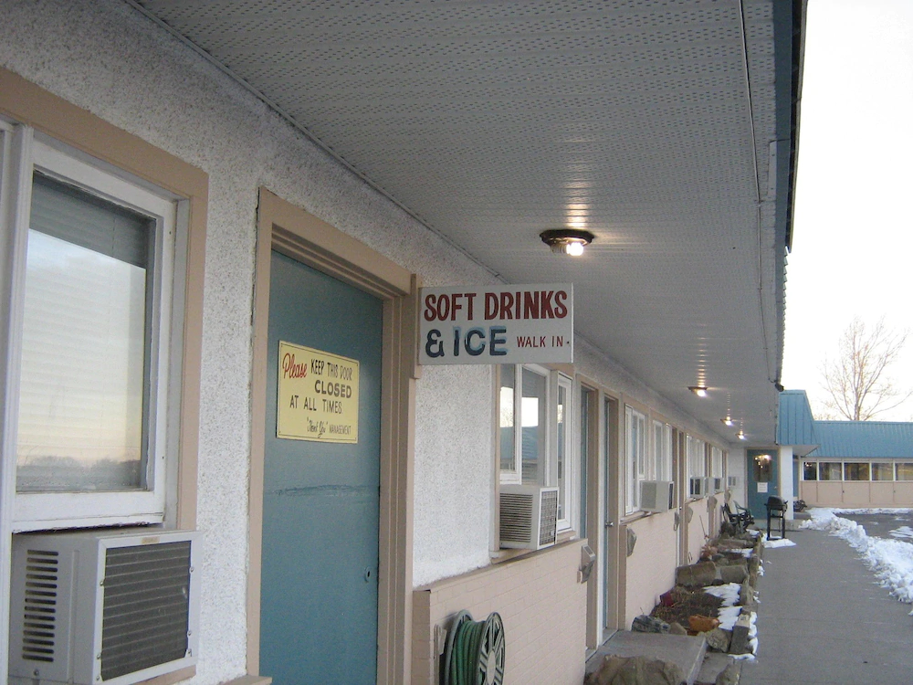 Parkway Motel