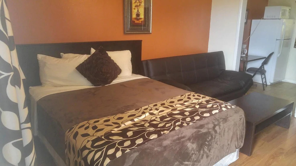 Parkway Motel