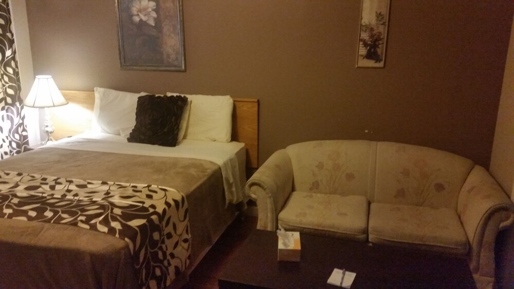 Parkway Motel