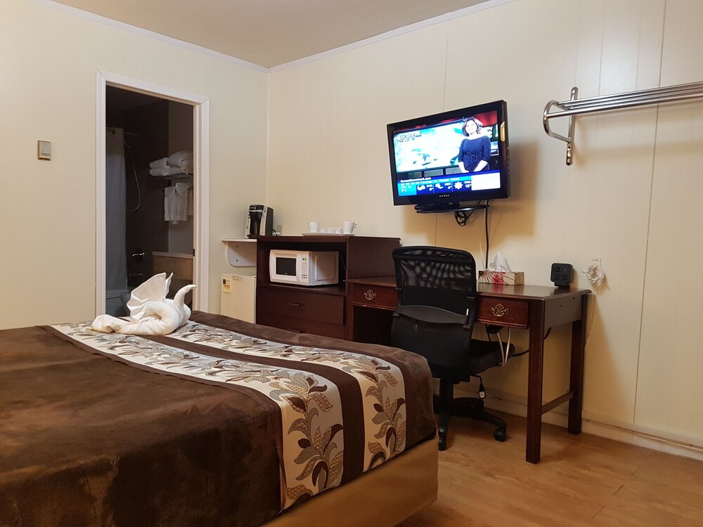 Parkway Motel