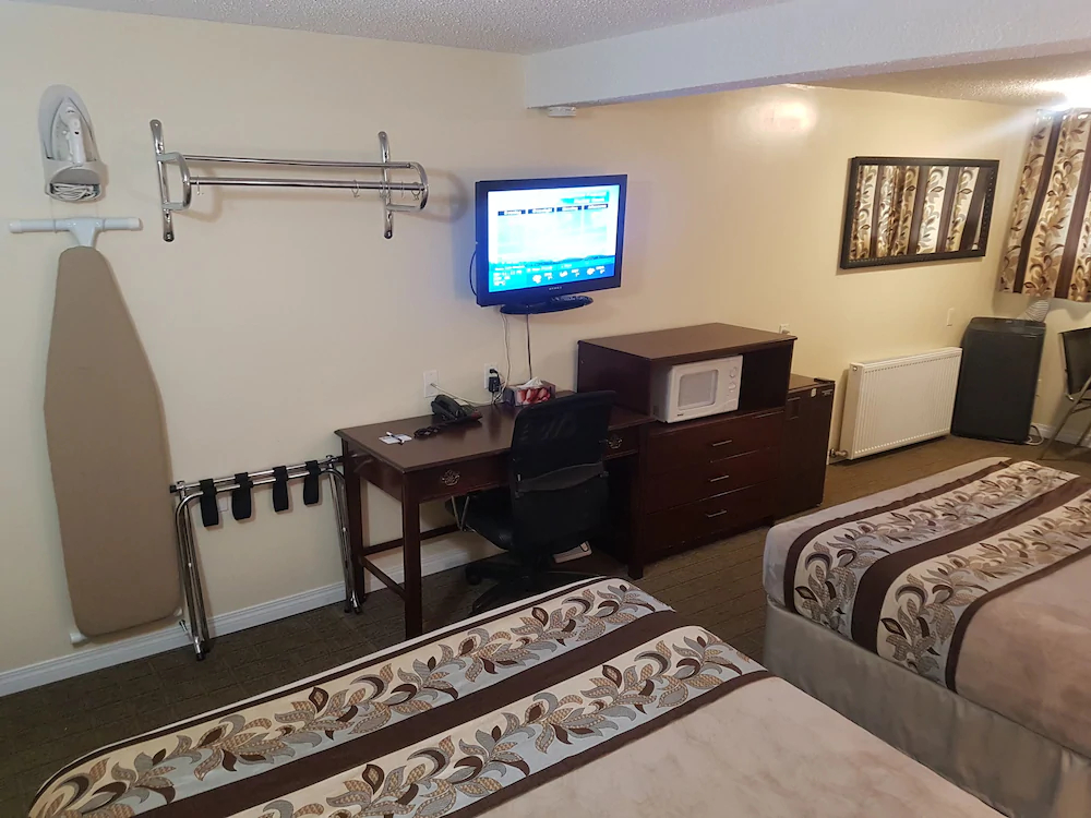 Parkway Motel