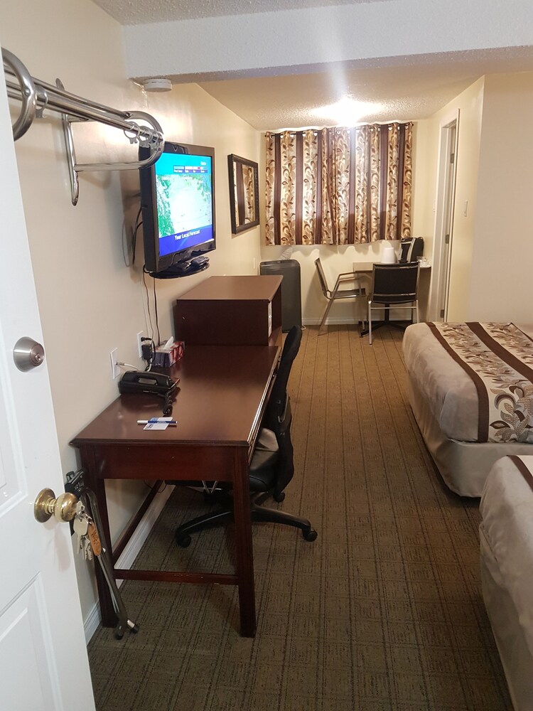 Parkway Motel