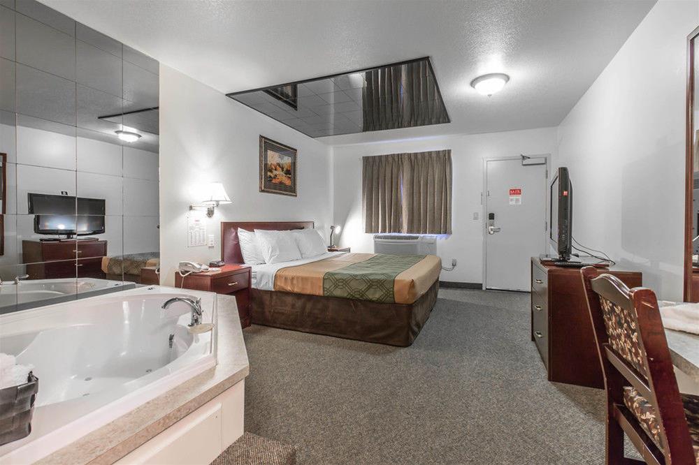 Empire Inn & Suites