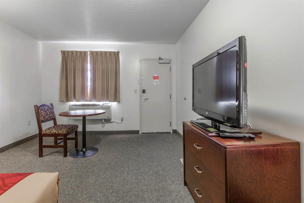 Empire Inn & Suites