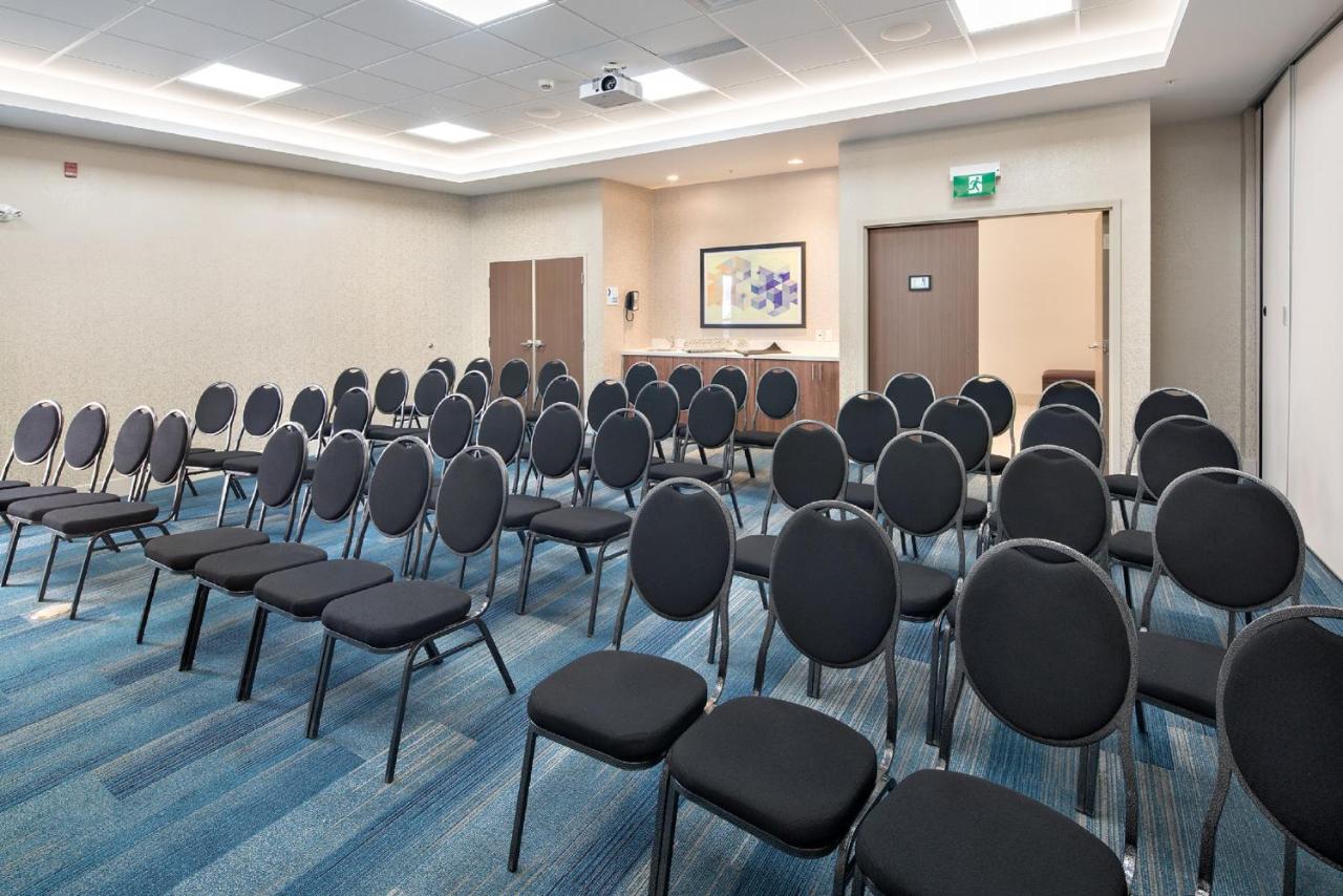 Holiday Inn Express Red Deer North
