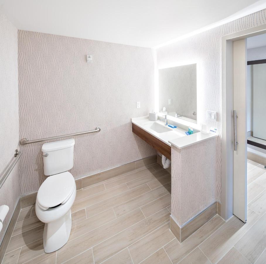 Holiday Inn Express Red Deer North