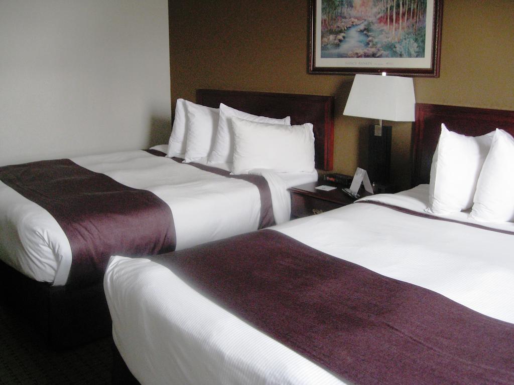 Ramada by Wyndham Red Deer Hotel & Suites