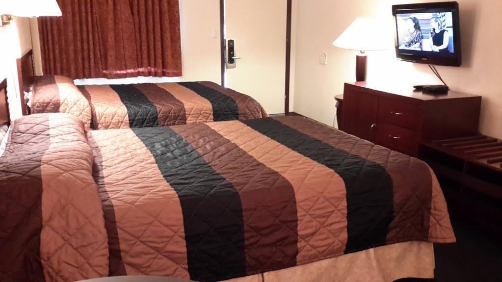 Red Deer Inn & Suites