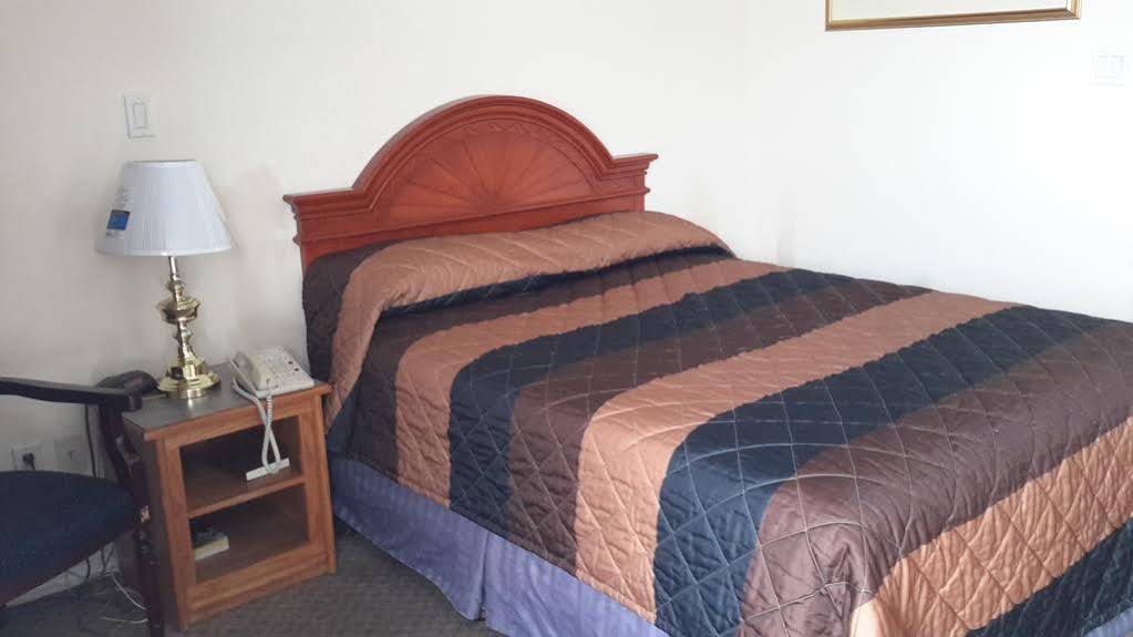 Red Deer Inn & Suites