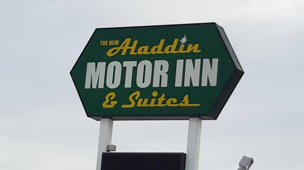 Red Deer Inn & Suites