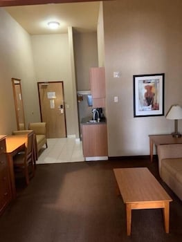 Clarion Pointe