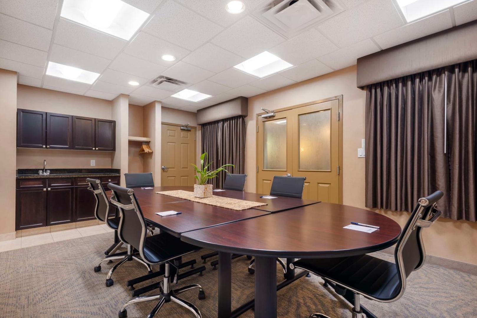 Best Western Rocky Mountain House Inn & Suites