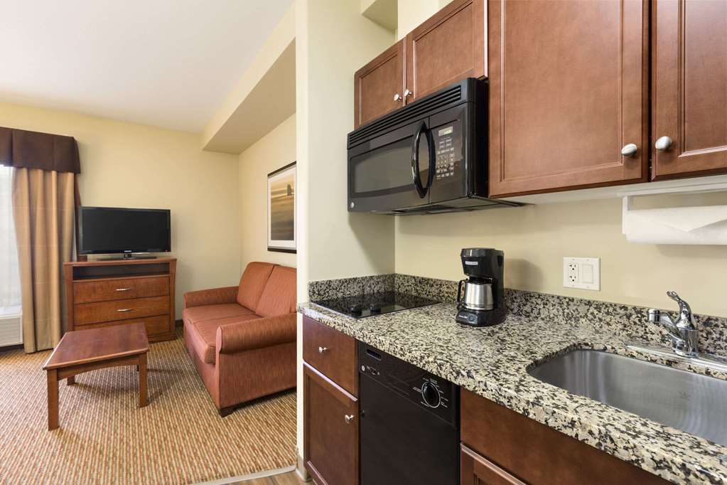 Days Inn & Suites by Wyndham Sherwood Park Edmonton