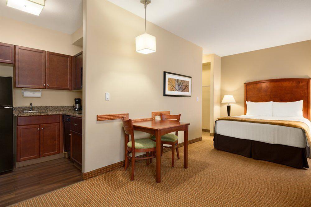 Days Inn & Suites by Wyndham Sherwood Park Edmonton