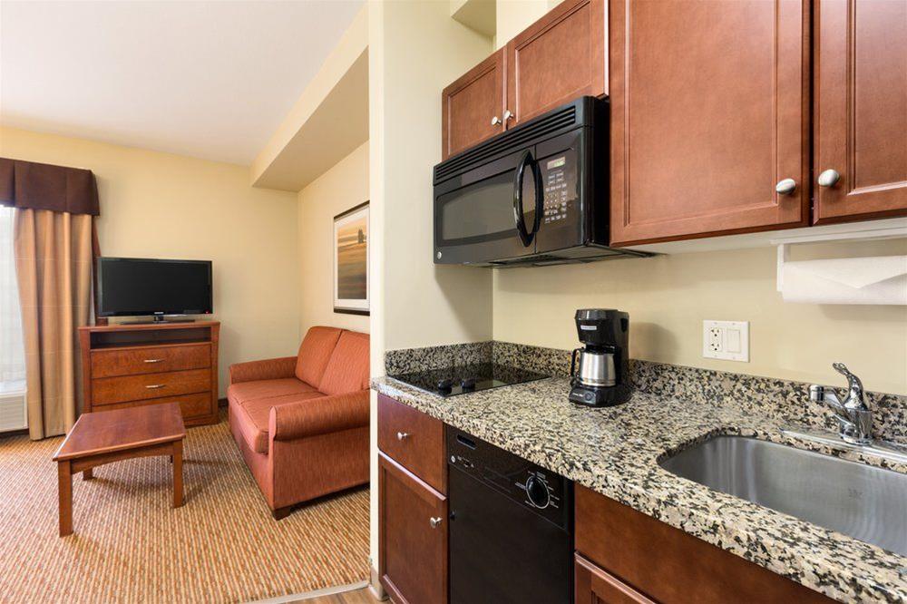 Days Inn & Suites by Wyndham Sherwood Park Edmonton