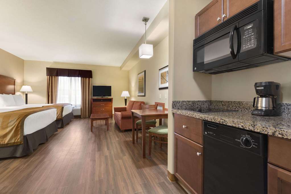 Days Inn & Suites by Wyndham Sherwood Park Edmonton