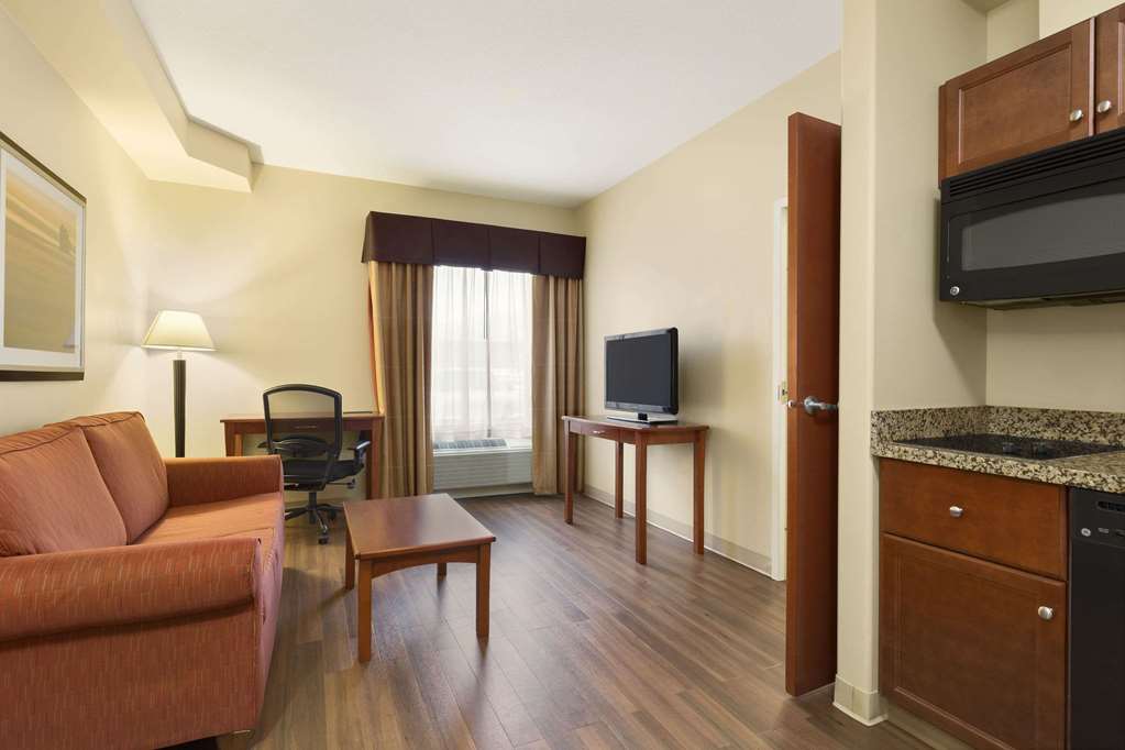 Days Inn & Suites by Wyndham Sherwood Park Edmonton