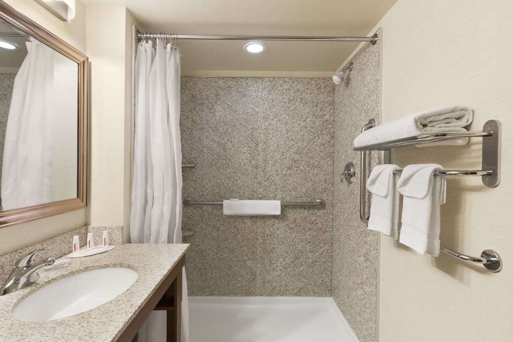 Days Inn & Suites by Wyndham Sherwood Park Edmonton