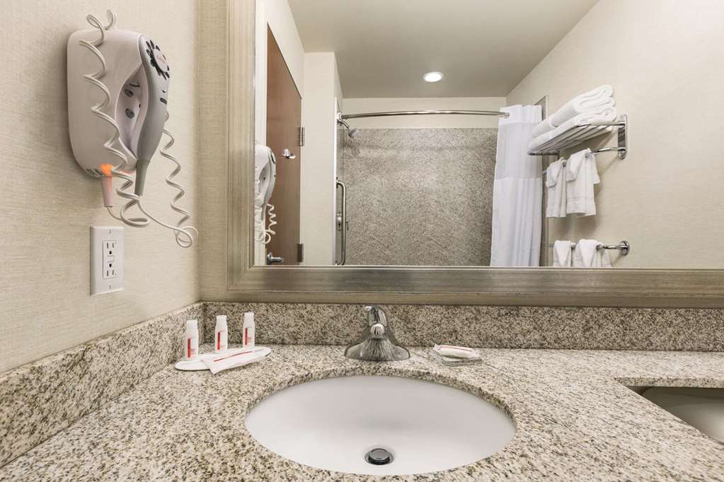 Days Inn & Suites by Wyndham Sherwood Park Edmonton