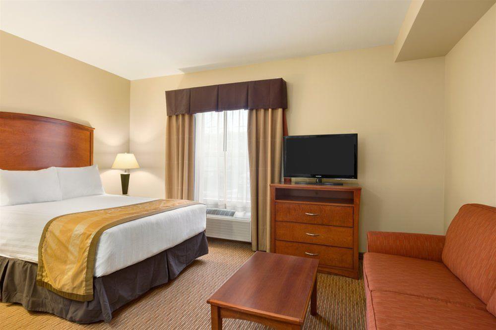 Days Inn & Suites by Wyndham Sherwood Park Edmonton