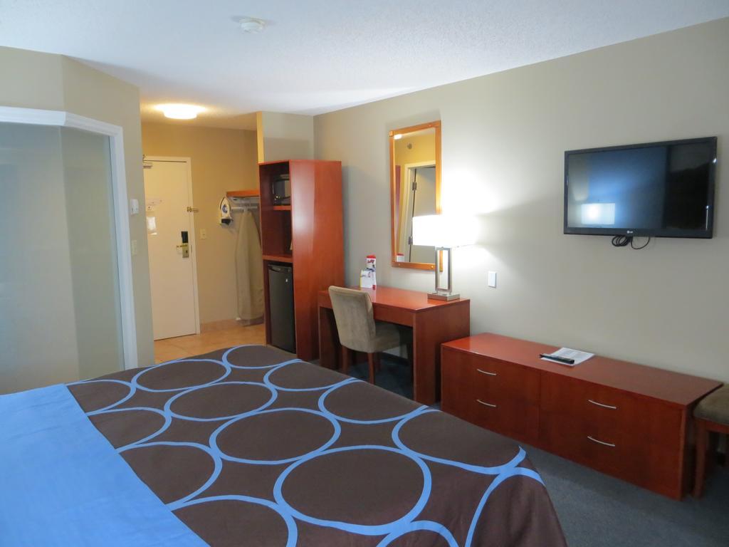 Super 8 by Wyndham Sherwood Park/Edmonton Area