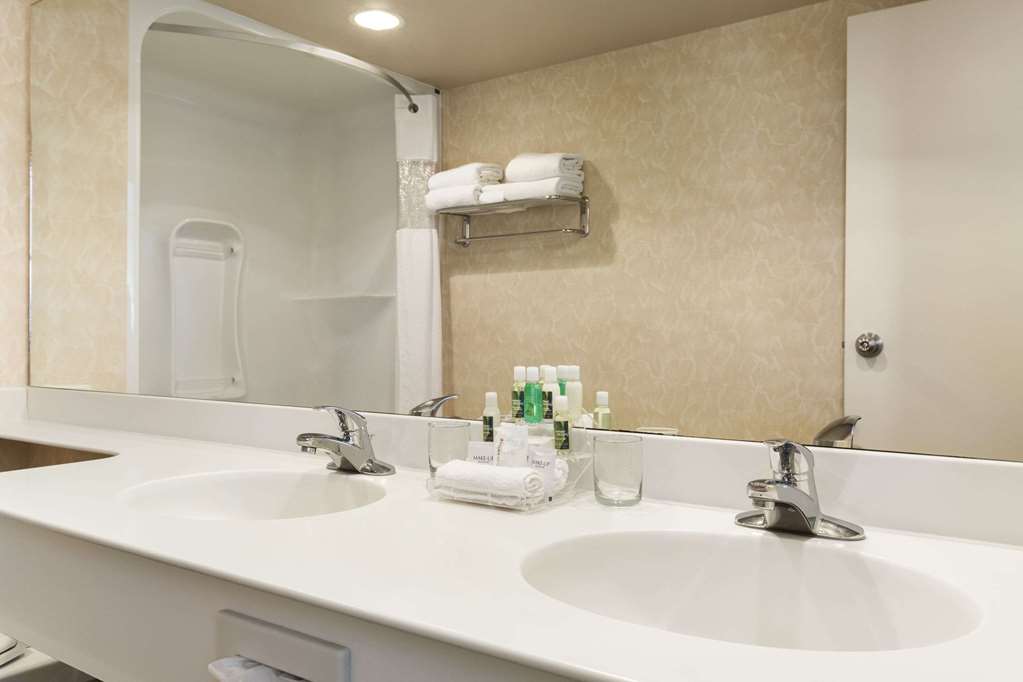 Travelodge by Wyndham Spruce Grove