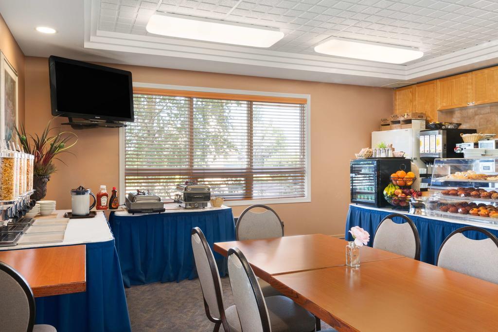 Travelodge by Wyndham Spruce Grove