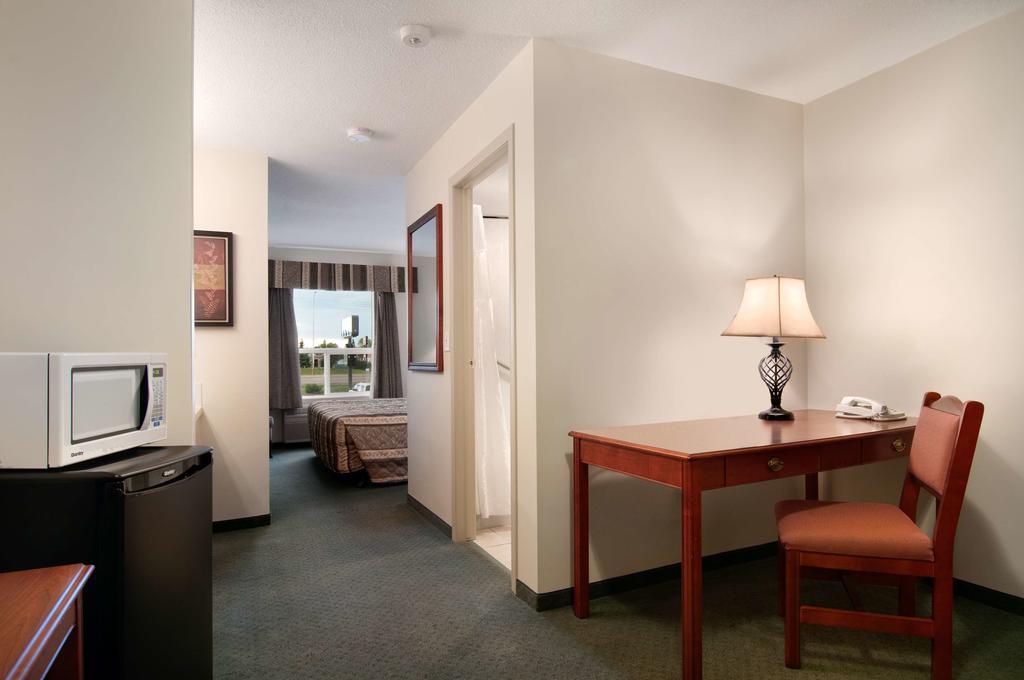 Travelodge by Wyndham Stony Plain