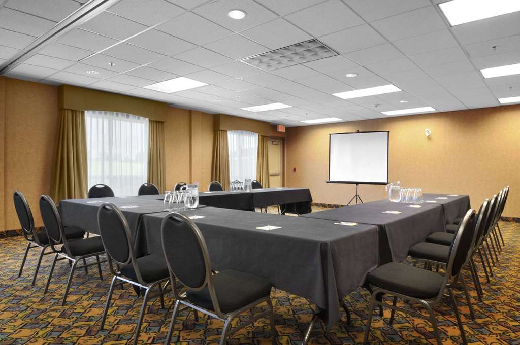 Days Inn & Suites by Wyndham Strathmore