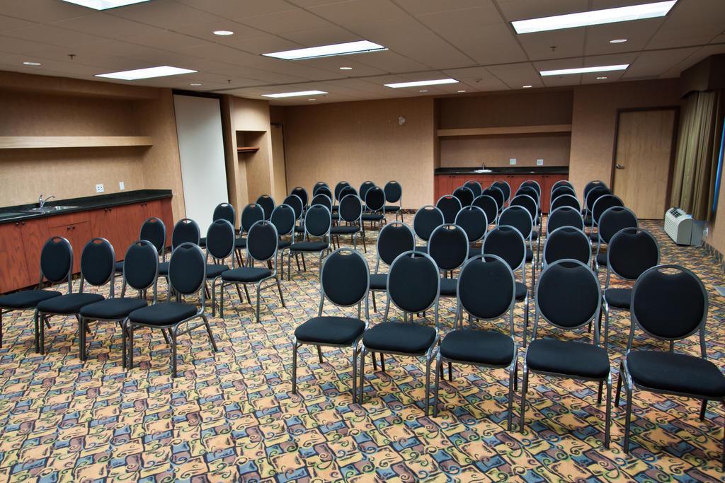 Days Inn & Suites by Wyndham Strathmore