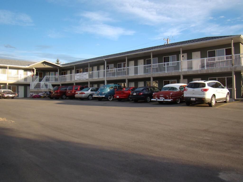 Shoreside Inn & Suites