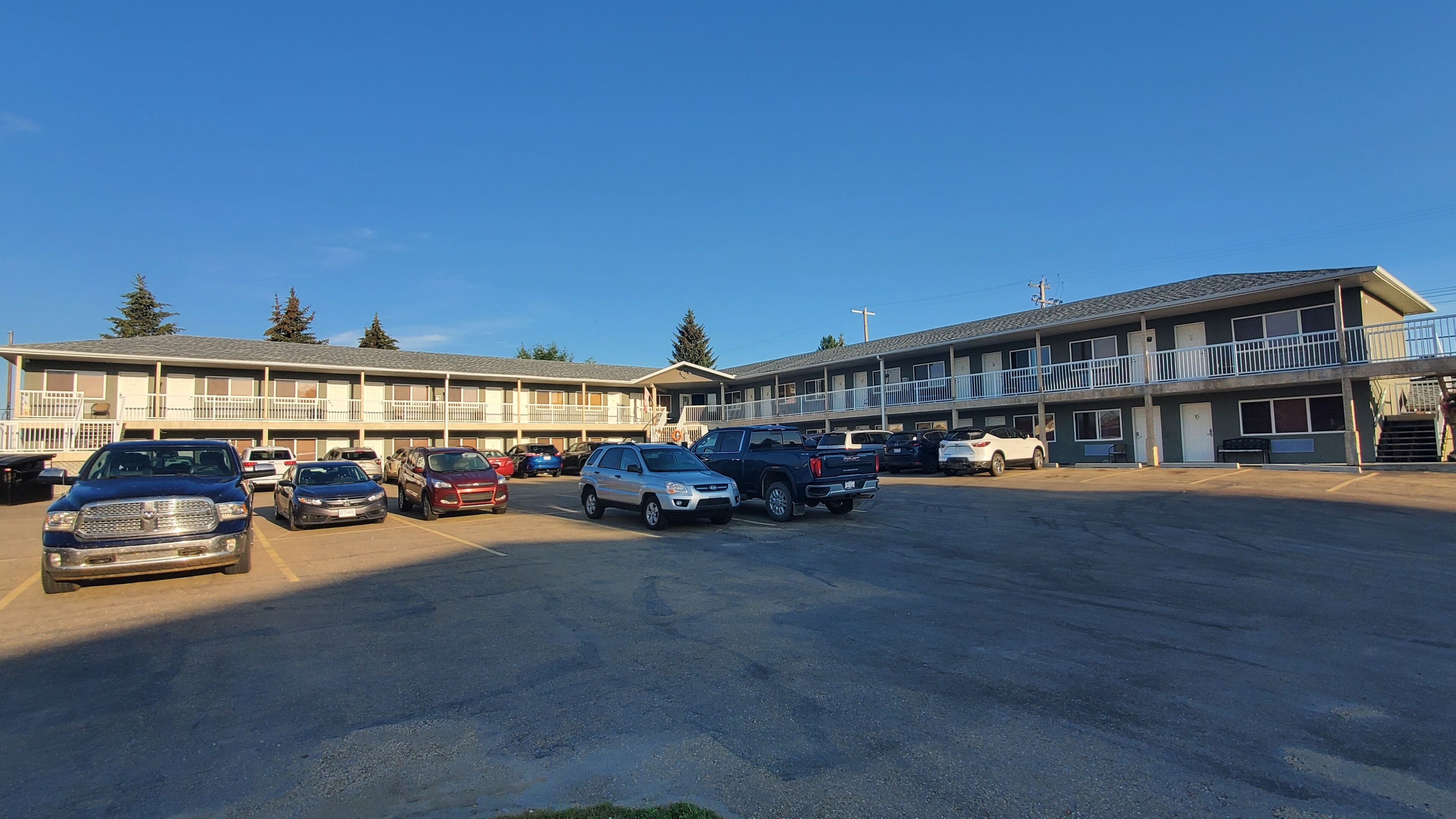 Shoreside Inn & Suites