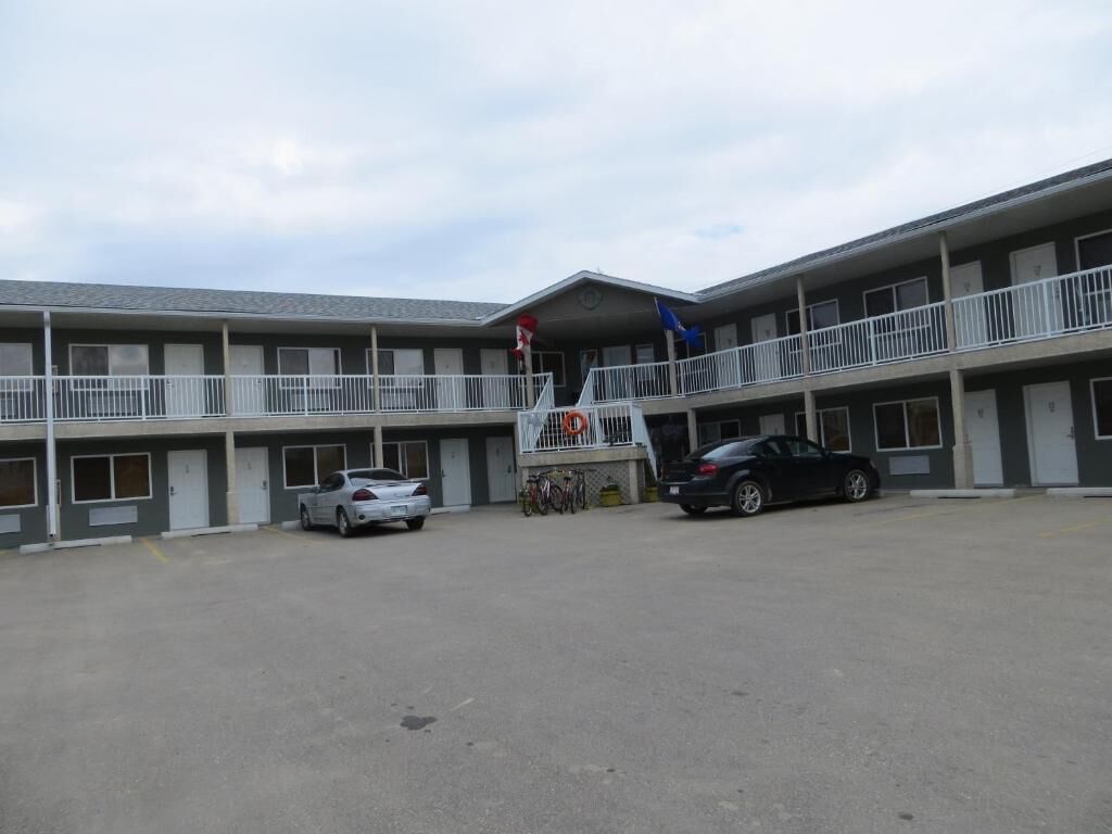 Shoreside Inn & Suites