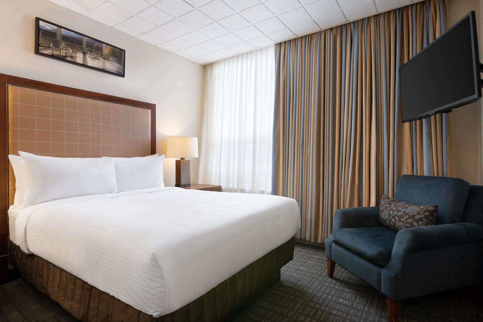 Travelodge By Wyndham Conference Centre & Suites Whitecourt