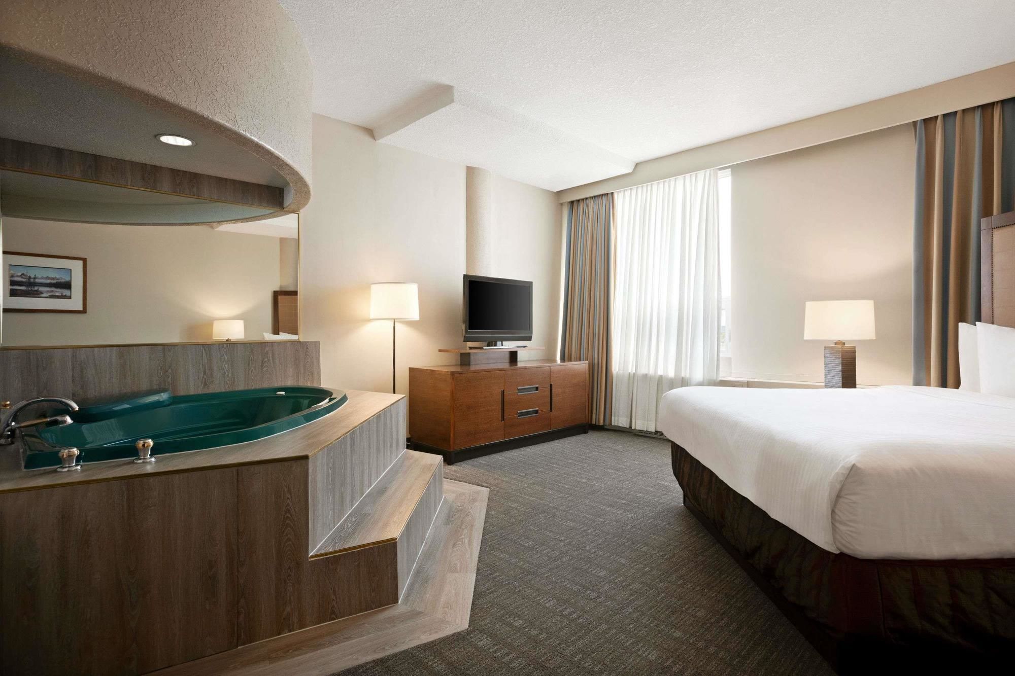 Travelodge By Wyndham Conference Centre & Suites Whitecourt