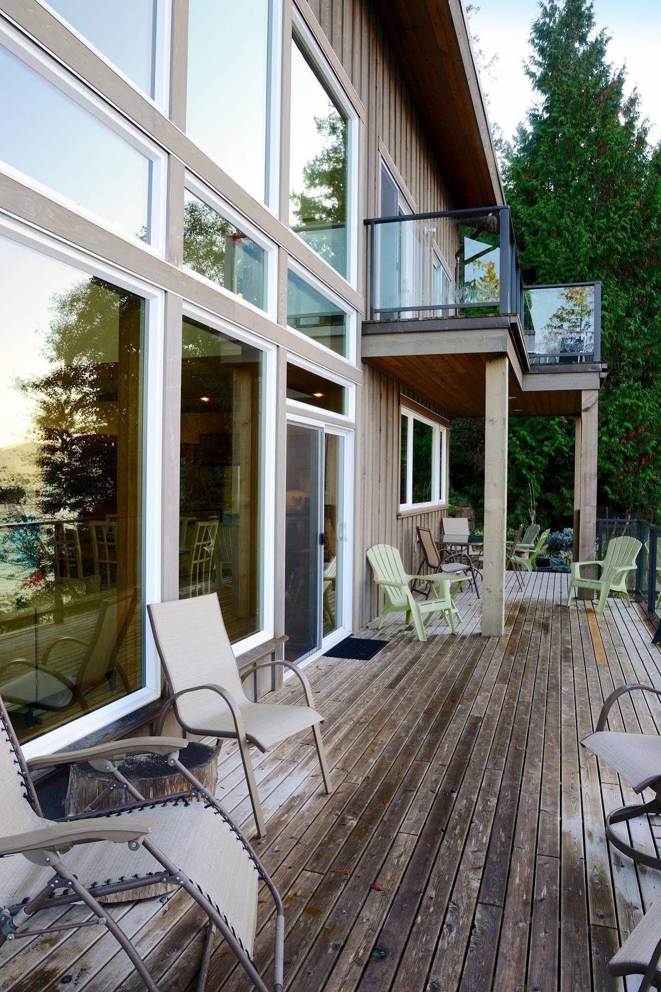 Eastman Waterfront Cottage