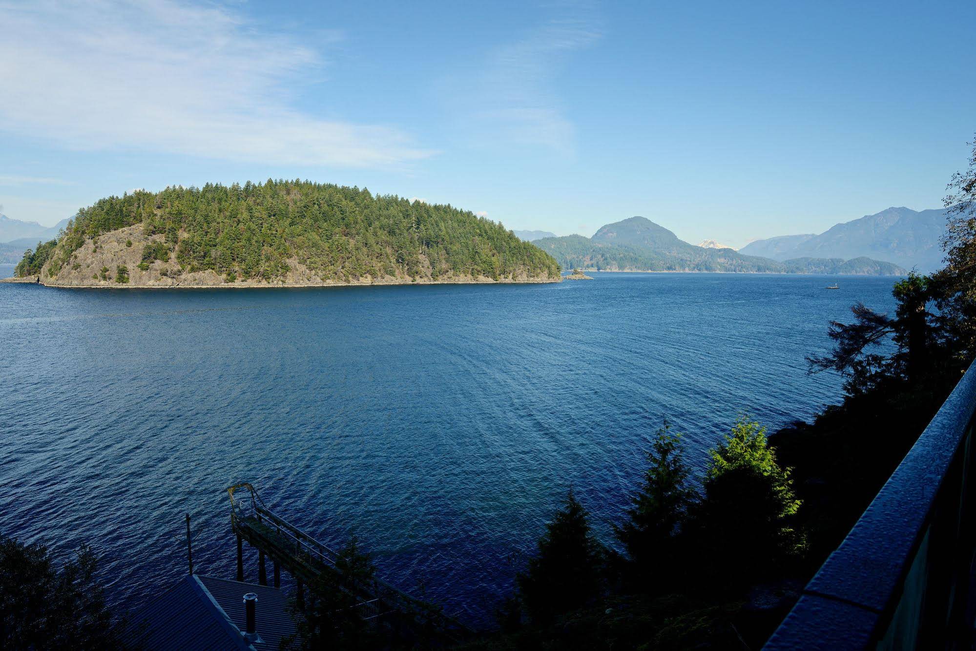 Eastman Waterfront Cottage