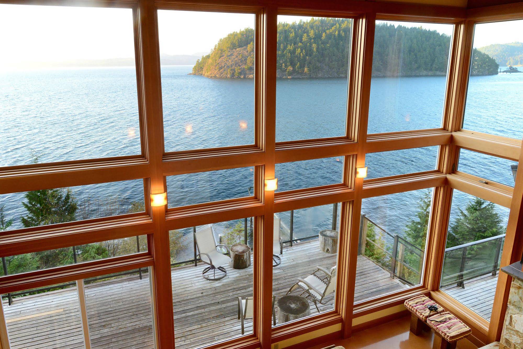 Eastman Waterfront Cottage
