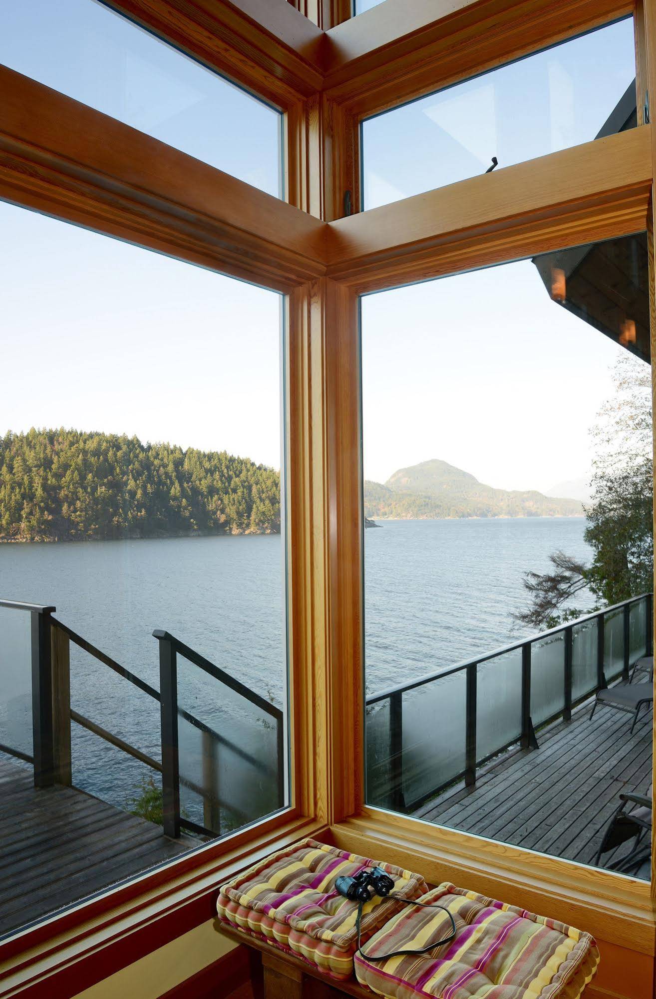 Eastman Waterfront Cottage